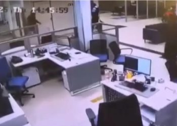 Vídeo mostra momento em que segurança atira em cliente de banco em Dias d’Ávila; homem morreu após disparo