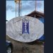 Vendedor pendura banner indicando venda de gelo e “congela” canal da Rede Bahia em Coité; entenda
