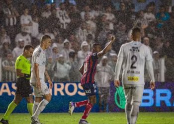 Brasileirão: Bahia abre placar, sofre a virada, mas empata no fim com o Santos