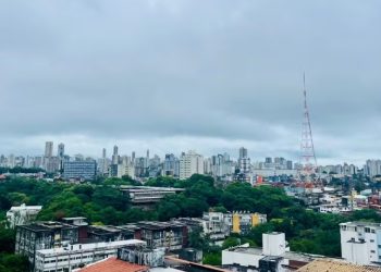 Inmet divulga alerta de chuvas intensas para Salvador e outras 64 cidades da Bahia; veja lista