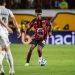 Grêmio sai na frente, mas Vitória busca empate em jogo com gols de bola parada