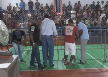 Velório coletivo marca a despedida de 10 vítimas da batida entre van e carreta na BR 242