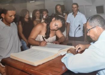 Mulher descobre que é ‘casada’ com o próprio cunhado após emissão de documento
