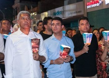 Serrinha II – Pré-candidato a deputado federal Adriano Lima participa da Missa do Lava Pés e Procissão do Fogaréu