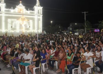 Sexta-feira da Paixão emociona fiéis em Conceição do Coité com celebração, procissão e encenação teatral