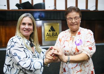 Deputada Fátima Nunes é eleita vice-presidente da ALBA. Presidente Ivana Bastos comemora