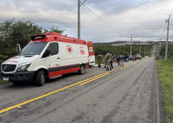 Homem morre ao colidir moto em poste de rede elétrica às margens da BA 130