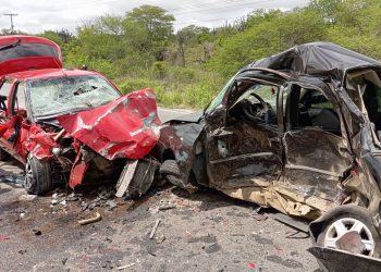 Grave colisão entre veículos da Fiat deixa dois mortos e dois feridos na BA-416, trecho Valente e São Domingos. Vítimas fatais são tio e sobrinho