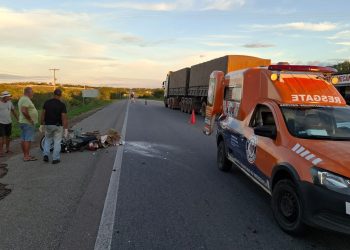 Riachão do Jacuípe – Idoso é socorrido com suspeita de fratura no fêmur em acidente de moto na BR 324
