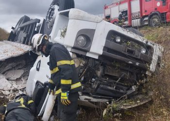Caminhoneiro morre em capotamento na BR 116 norte