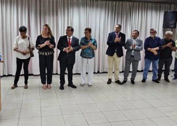 Em evento na ALBA, Sinjorba prestigia lançamento de livros de três jornalistas