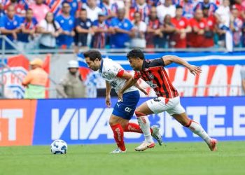 Brasileirão: Bahia supera expulsão cedo, vence clássico e amplia série invicta sobre o Vitória