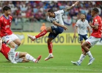 Bahia sofre virada do Nacional e perde a primeira na Libertadores em 2025
