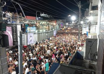 Bell Marques leva multidão ao delírio no Circuito do Coité Folia com clássicos do axé