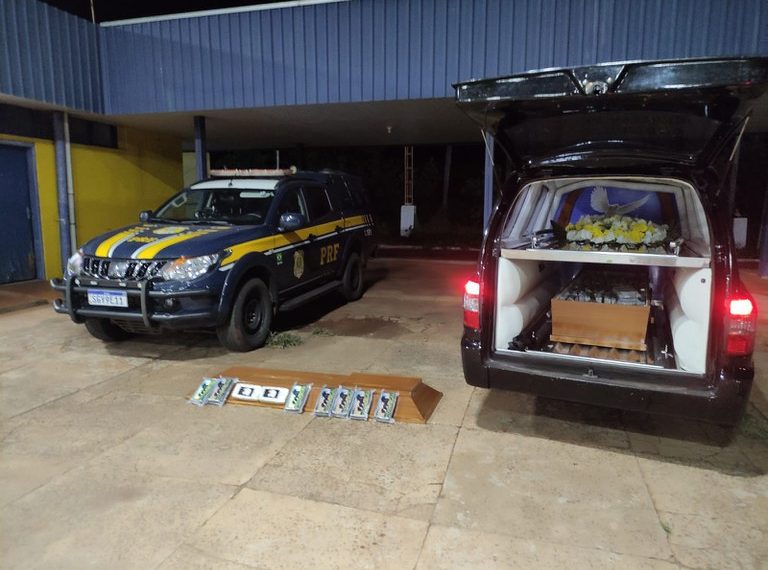 MS – PRF apreende 162 Kg de cocaína escondidos em caixão funerário