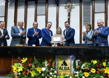 Presidente do STF recebe Comenda 2 de Julho e Cidadania Baiana em sessão especial na ALBA