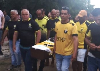 Queimadas – Sob forte comoção e homenagens, corpo de Eliel é sepultado em Pedrolândia