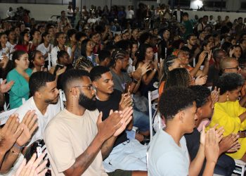 Abertura da II Feira Literária Internacional de Serrinha atrai grande público com participação do rapper e escritor MV Bill