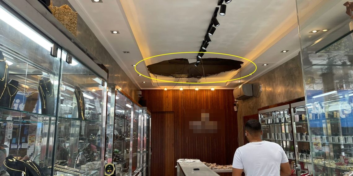 Funcionária de Joalheria fica ferida após parte do forro de gesso desabar
