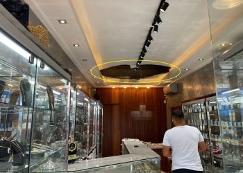 Funcionária de Joalheria fica ferida após parte do forro de gesso desabar