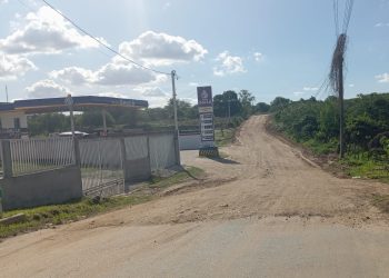 Serviço de patrolamento minimiza situação precária da estrada Coité – Juazeirinho após intervenção da SEINFRA