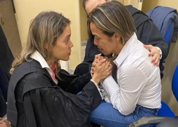 Jovem se torna advogada e defende mãe em julgamento 12 anos após acusação de homicídio; mulher foi absolvida