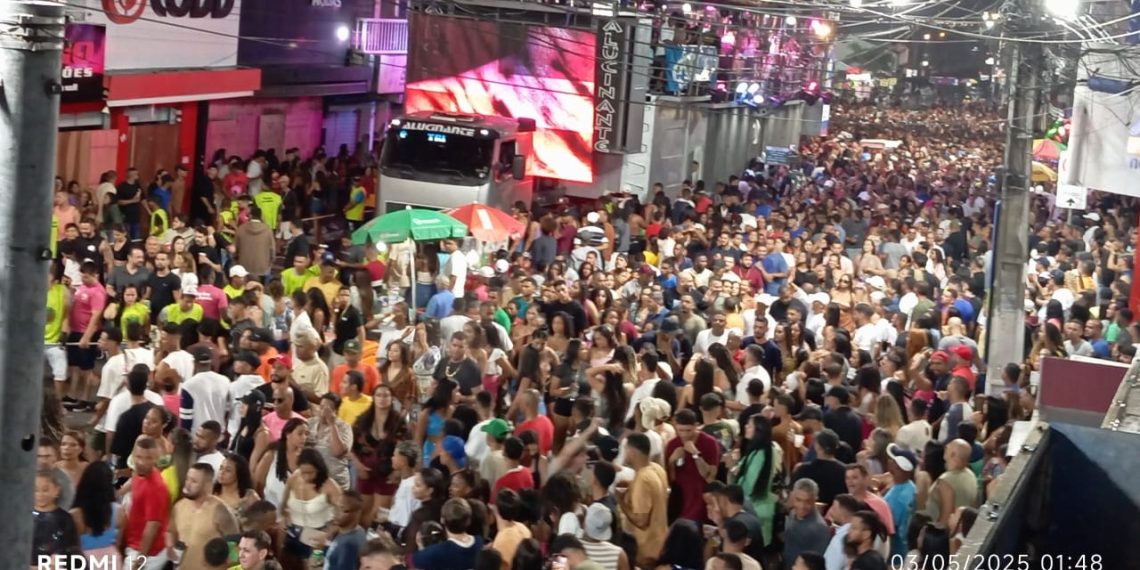 Coité Folia 2025 – Psirico, comandado por Márcio Victor, agita multidão e consolida hegemonia na festa