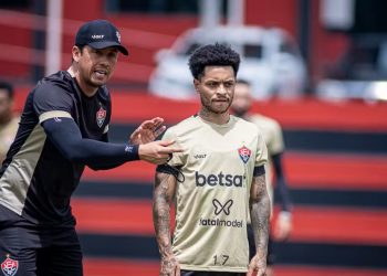 Vitória recebe o Santos visando quebrar tabu de 12 anos