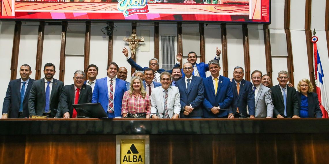 ALBA aprova LDO e mais de duas dezenas de projetos do Executivo, Judiciário e de parlamentares