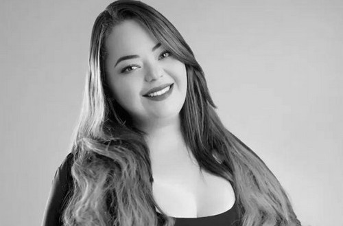 Cantora de banda de forró é encontrada morta dentro de casa
