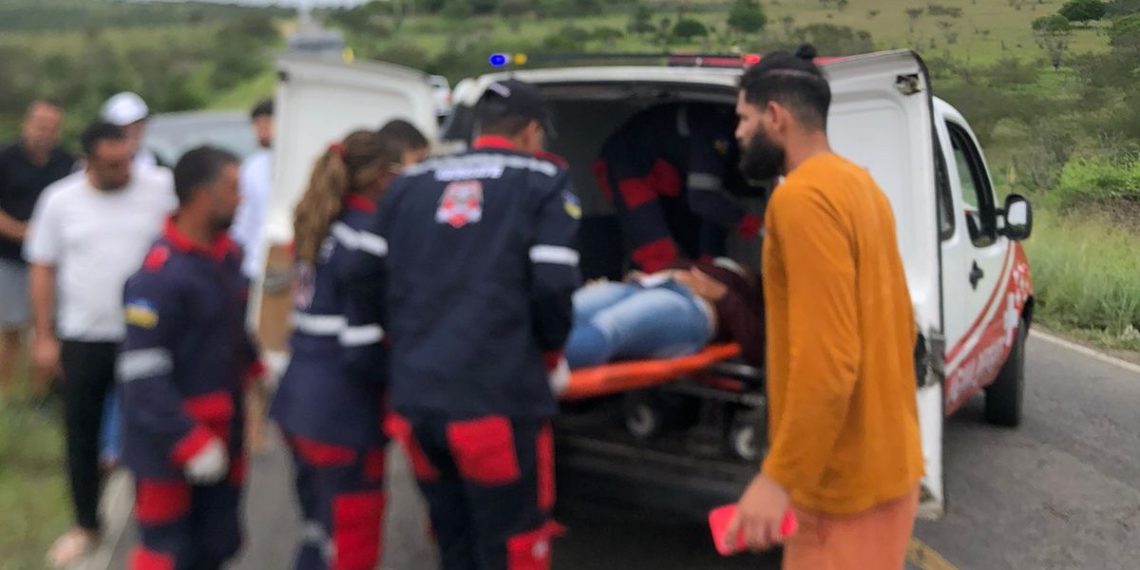 Gestante fica ferida em acidente de moto na BA 120; Águia Resgate prestou socorro