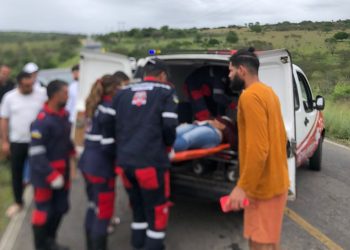 Gestante fica ferida em acidente de moto na BA 120; Águia Resgate prestou socorro