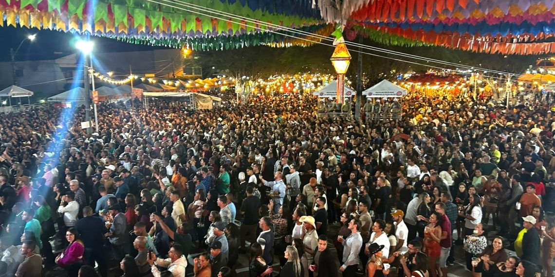 Arraiá do Boi Valente entra para a história com quatro dias de festa, segurança e troféus para os cantores