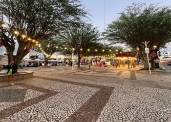 Tudo pronto para abertura do Arraiá do Boi Valente