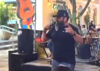 Cantor morre após passar mal durante show em Juazeiro