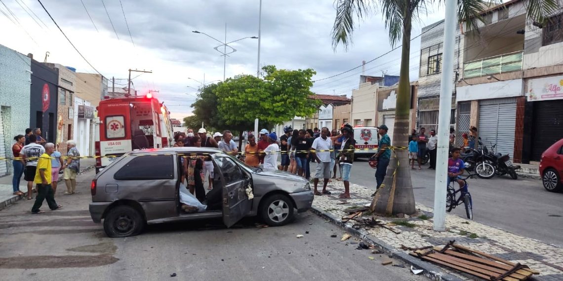 Homem morre após carro capotar no centro de Salgadália