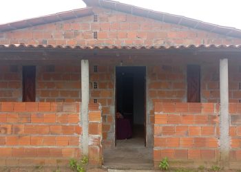 Mulher de 60 anos é morta pelo marido a golpes de enxada