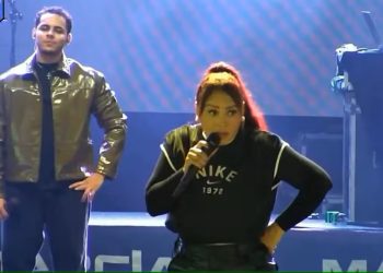 Cantora Marcia Fellipe interrompe show após se incomodar com falta de reação de público: ‘Só se eu tocar música de velório’