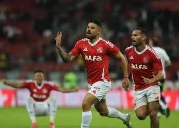 Com gol no fim, Inter vence o Vitória no Beira-Rio e deixa zona de rebaixamento