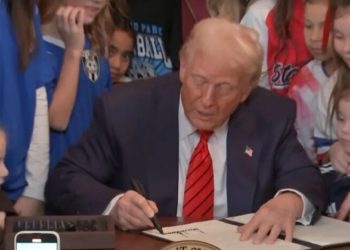 Diplomatas expulsos e bloqueio a GPS: bolsonaristas listam opções de Trump