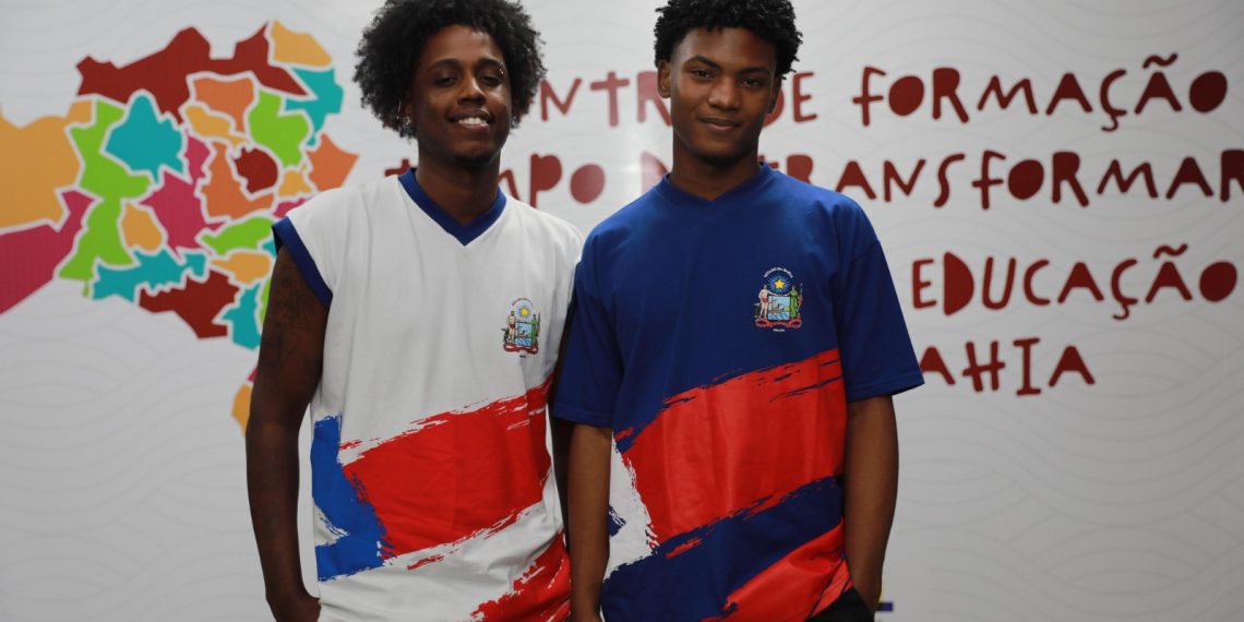 Governo lança nova farda escolar e promove formação para gestores sobre Educação Integral