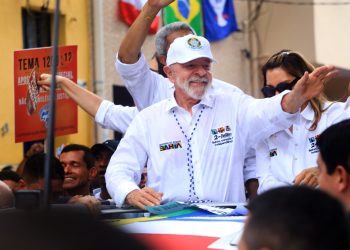 Presidente Lula acompanha cortejo do Dois de Julho pelo quarto ano consecutivo