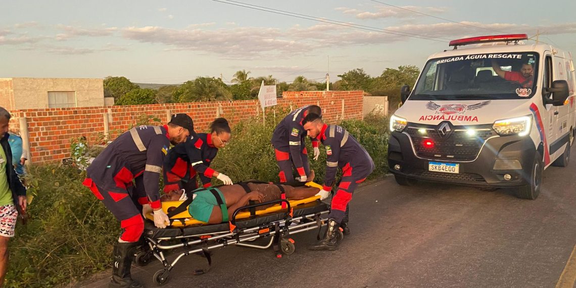 Homem é transferido após capotar carro na BA 120