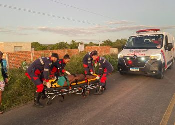 Homem é transferido após capotar carro na BA 120