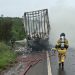 Incêndio destrói caminhão carregado de fraldas na BR-101
