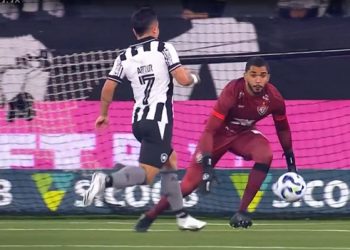 Em noite iluminada de Lucas Arcanjo, Botafogo e Vitória empatam sem gols no Nilton Santos