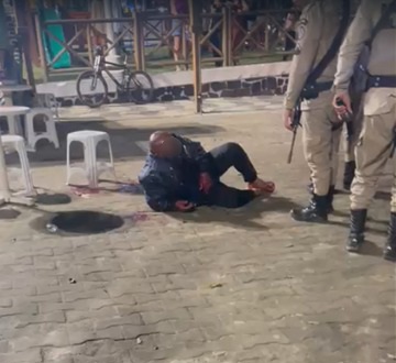 Homem baleado consegue dirigir carro até o centro da cidade para pedir ajuda