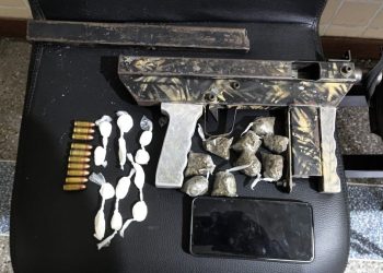 Jovem é preso com submetralhadora e drogas no bairro Jaqueira em Conceição do Coité