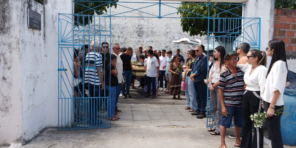 Valente se despede de Rui Pascoal com grande cortejo; vaqueiro sofreu suposto infarto ao saber da morte do oftalmologista