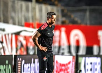 Vitória demite Thiago Carpini